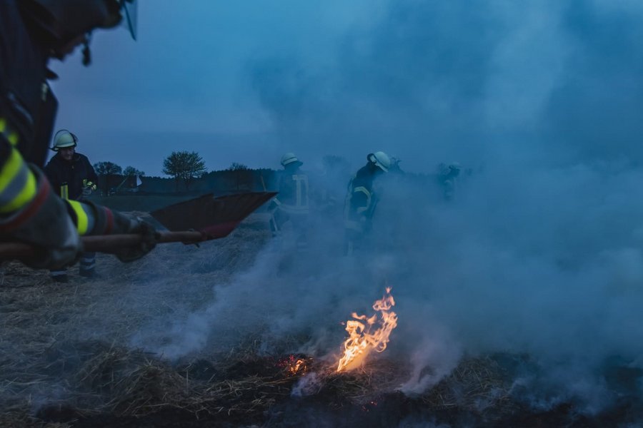 Das Feuer wird entzündet
