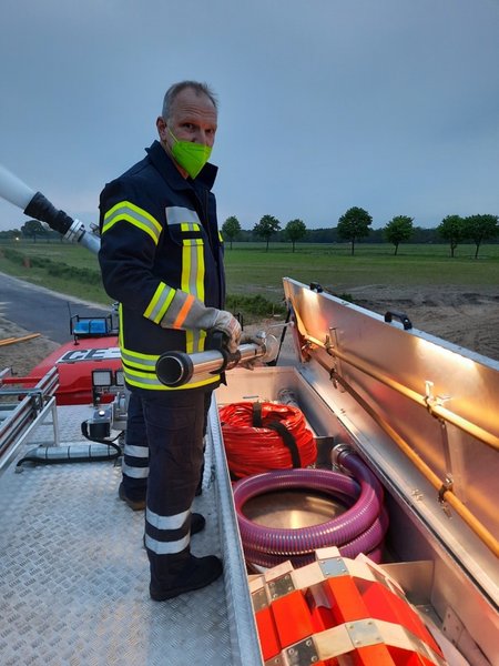 geöffnetes Dachfach des TLF 3000